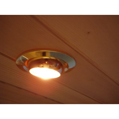 COMPLETE LIGHT ASSEMBLY 110V / 120V - COMPLETE LIGHT ASSEMBLY IN GOLD FINISH WITH BULB 110V / 120V 1